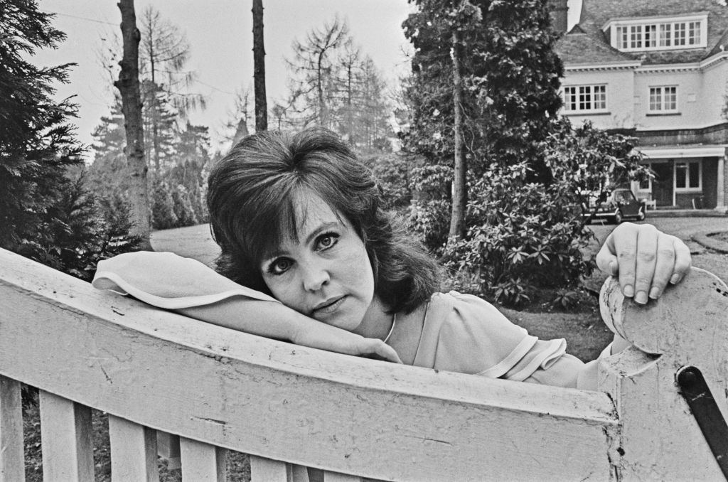 British actress Pauline Collins, UK, January 1974.  (Photo by M. McKeown/Express/Hulton Archive/Getty Images)